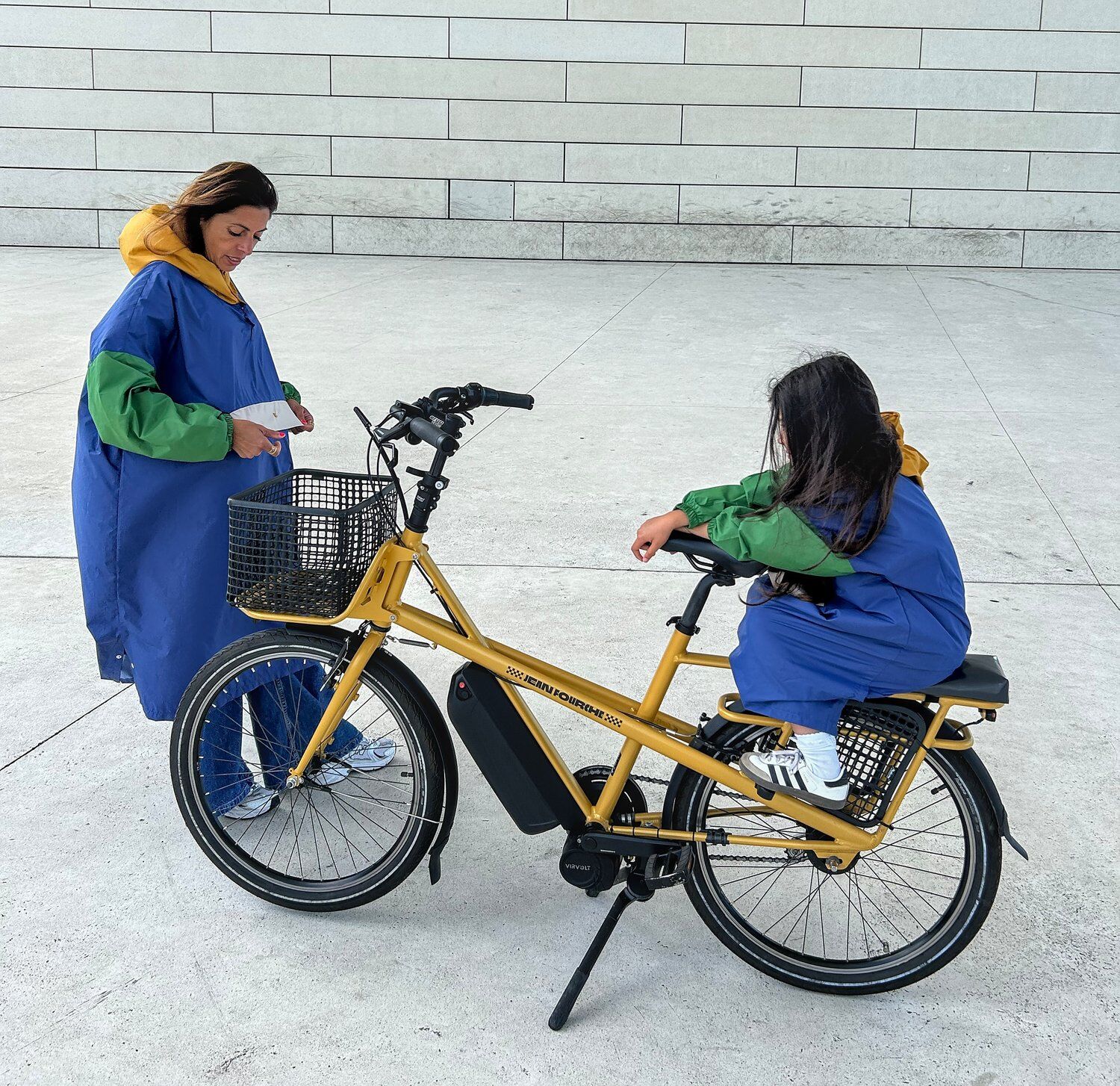 poule-party-poncho-ash-blue