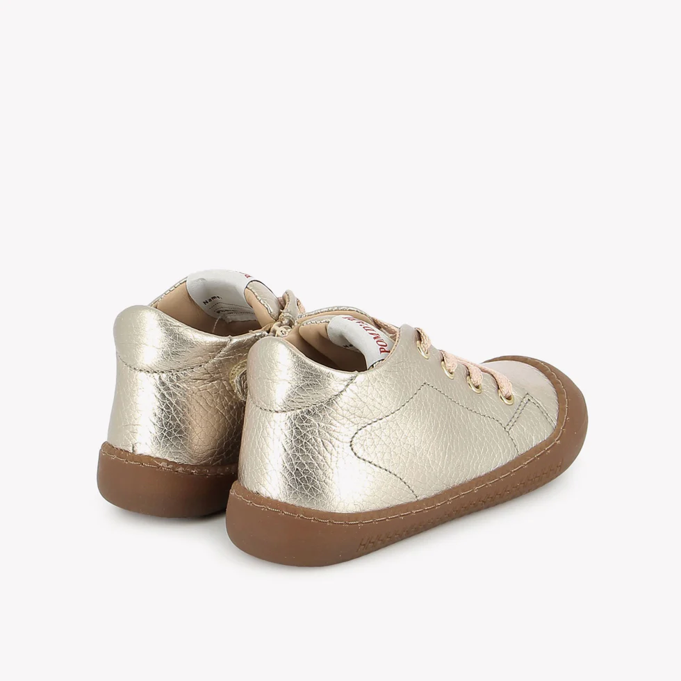 POM D'API - Chaussures Yaka Walk - Or – Image 3